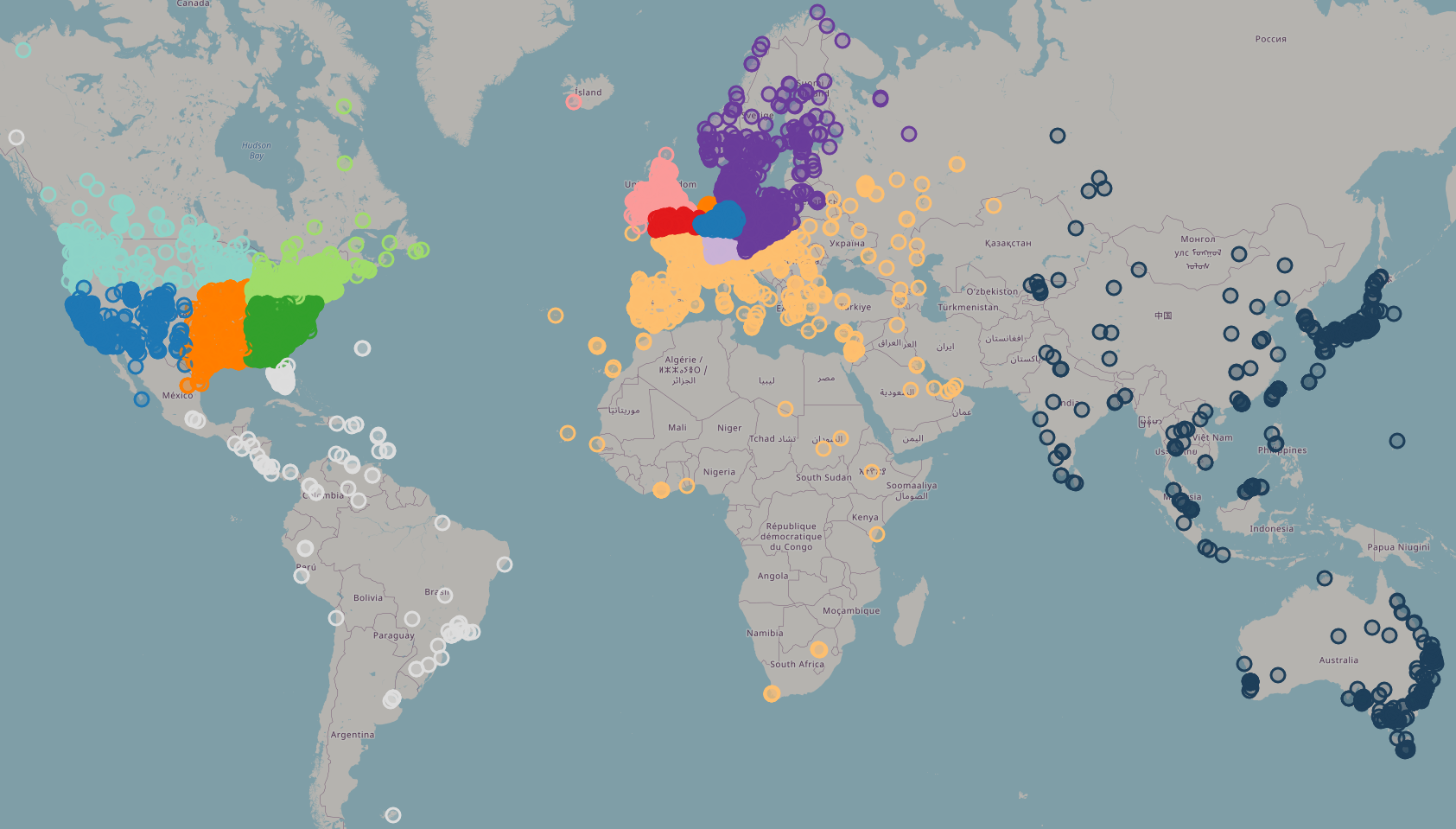 Mapa del món amb un punt per cada ordinador que està connectat a la xarxa. La majoria són a Estats units i Europa, tot i que n'hi ha prous a l'est d'Austràlia i Japó